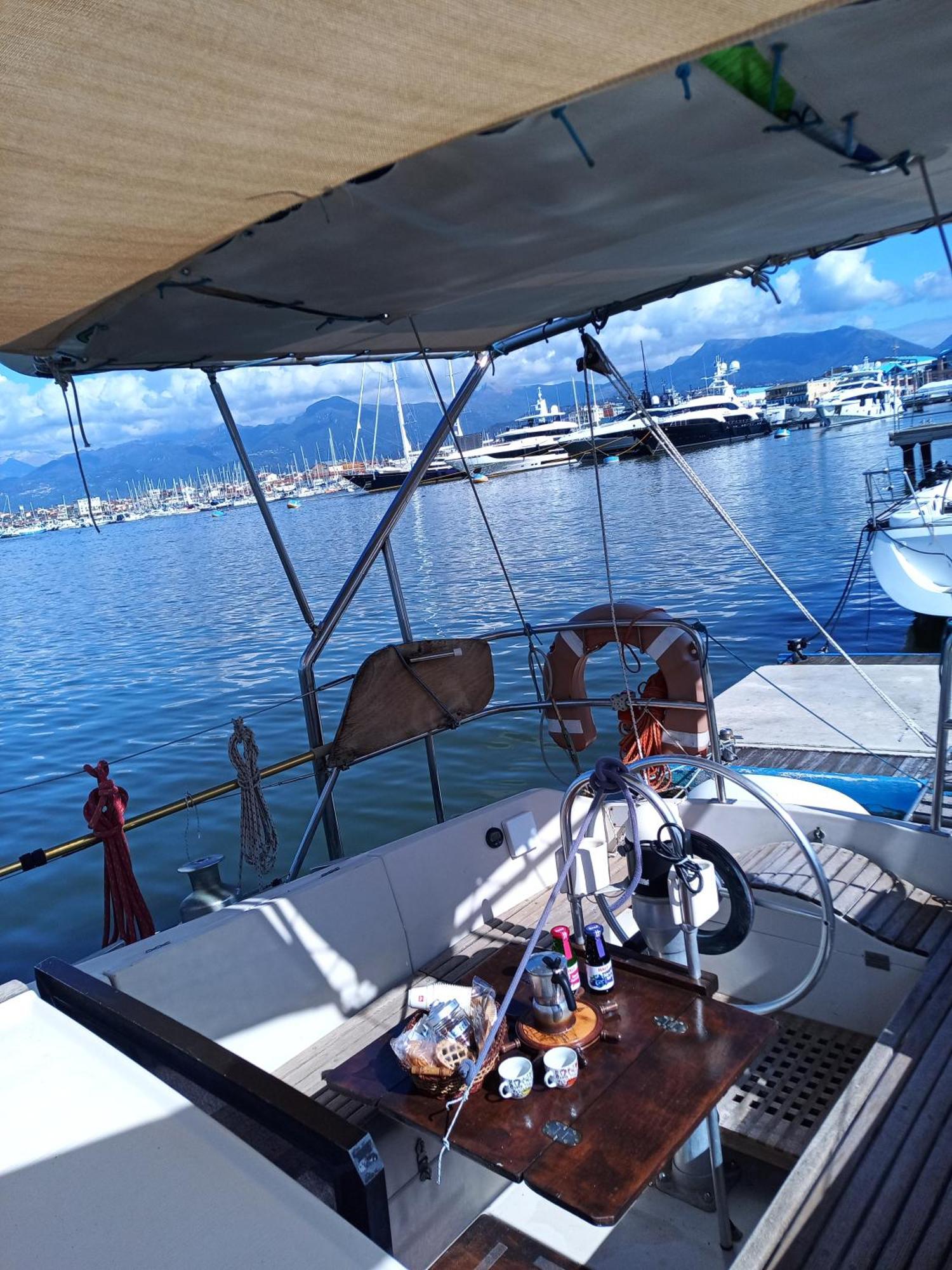 Bed & Boat Brezza Del Mare Hotel Viareggio Ngoại thất bức ảnh