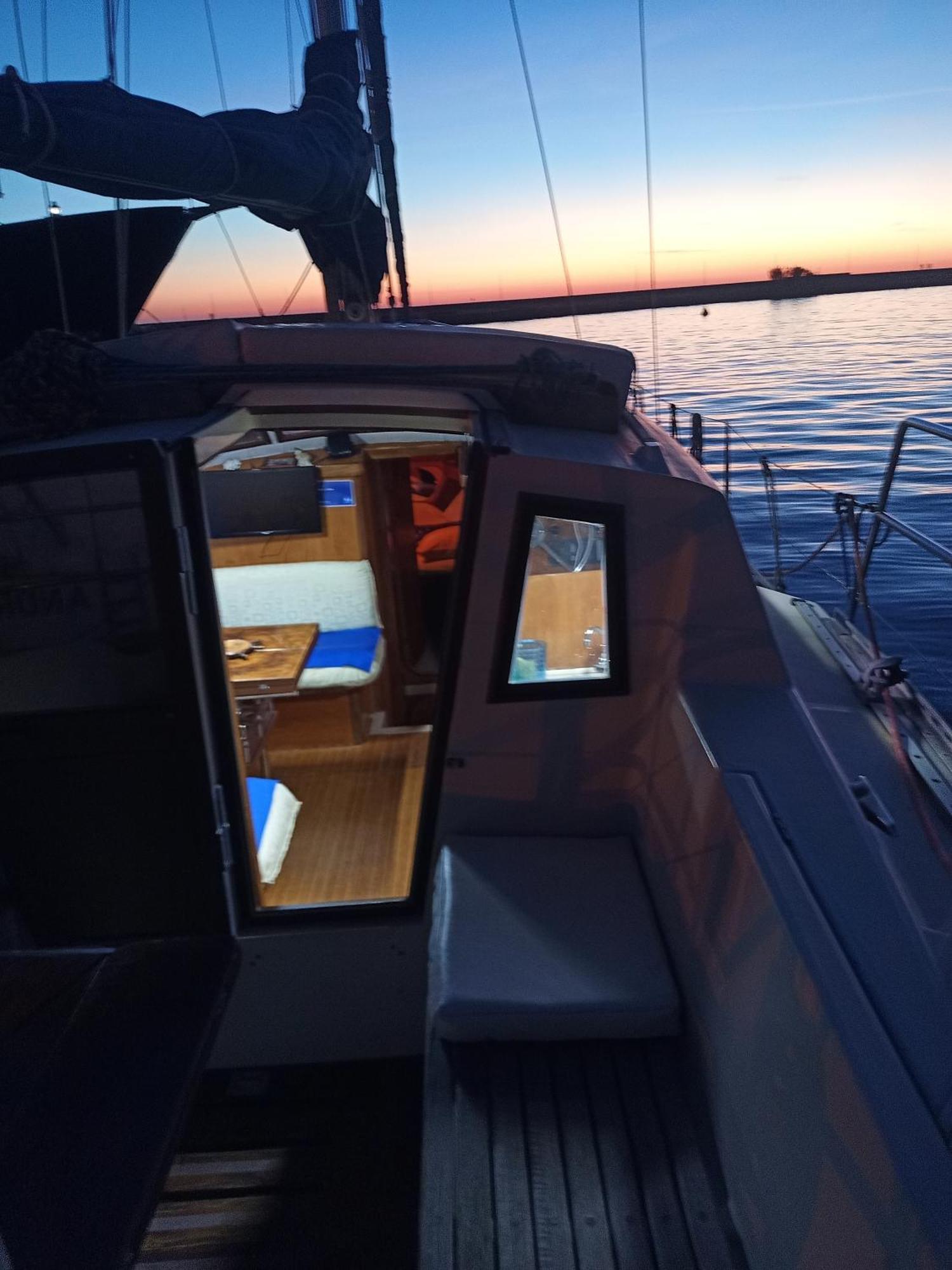 Bed & Boat Brezza Del Mare Hotel Viareggio Ngoại thất bức ảnh